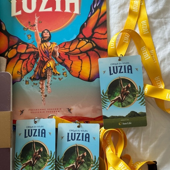 Cirque du Soleil 3 Tote Bags , 2 Notebook , program book Set - Picture 2 of 3